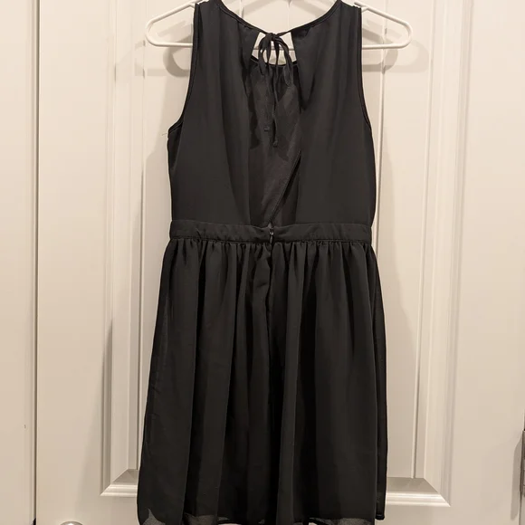 Romeo & Juliet Couture Black Backless Dress - Picture 5 of 5